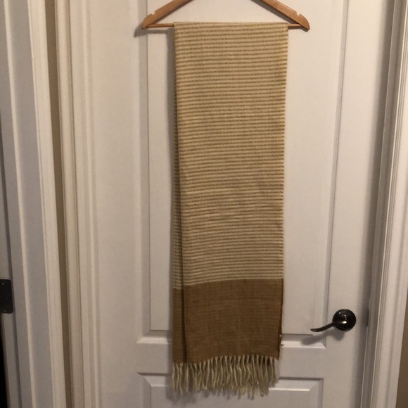 Pretty SOLE SOCIETY Scarf/Shawl -  NEW - Picture 7 of 8